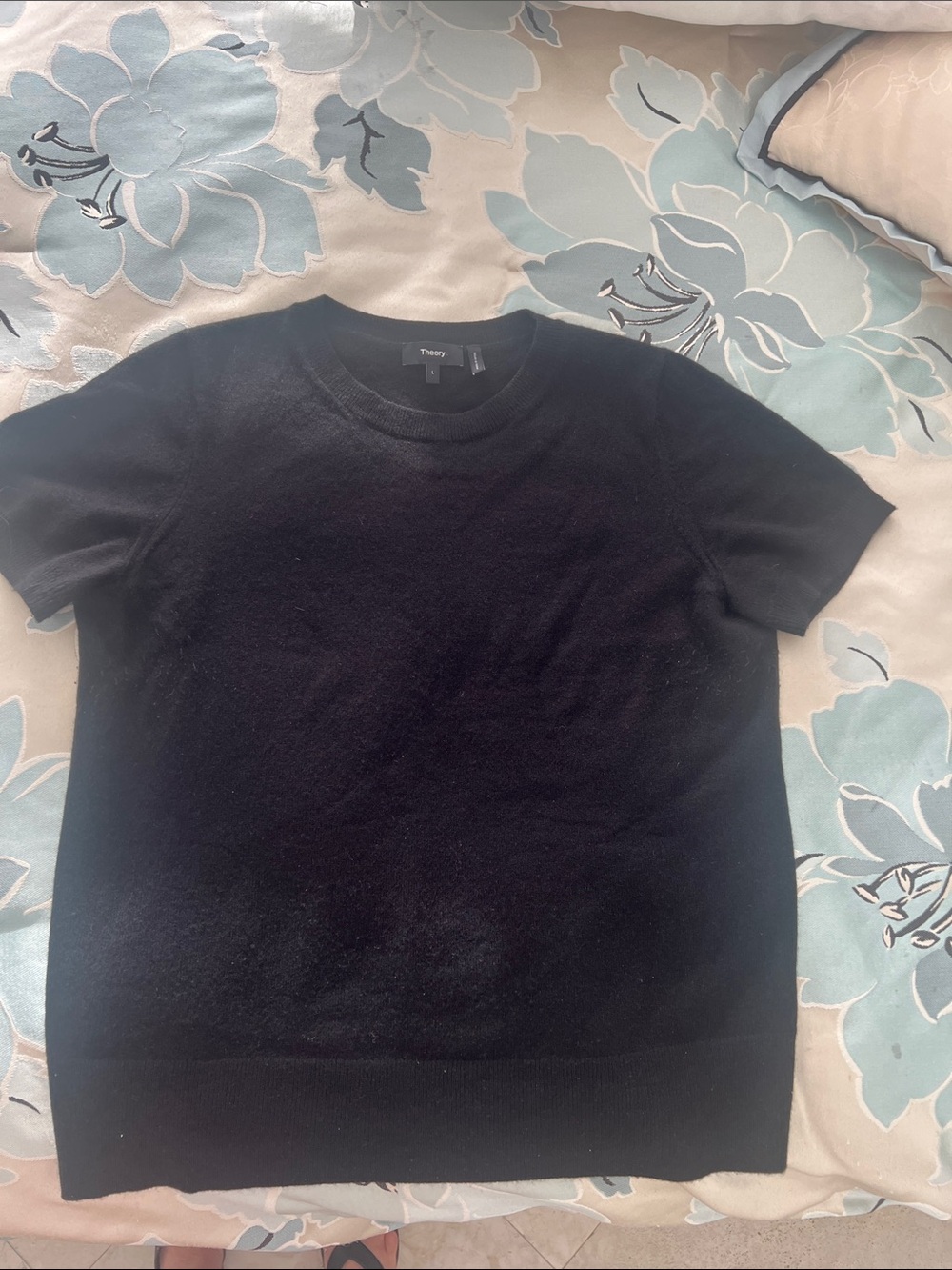 Theory Black Short-Sleeve Crewneck 100% Cashmere Sweater